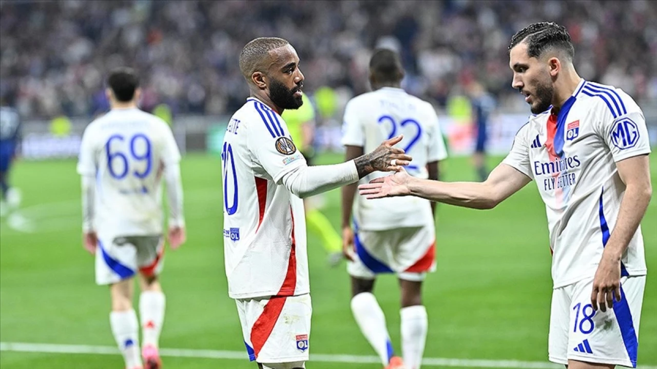 Olimpik Lyon'un 2. Lig düşürülme cezası kaldırıldı
