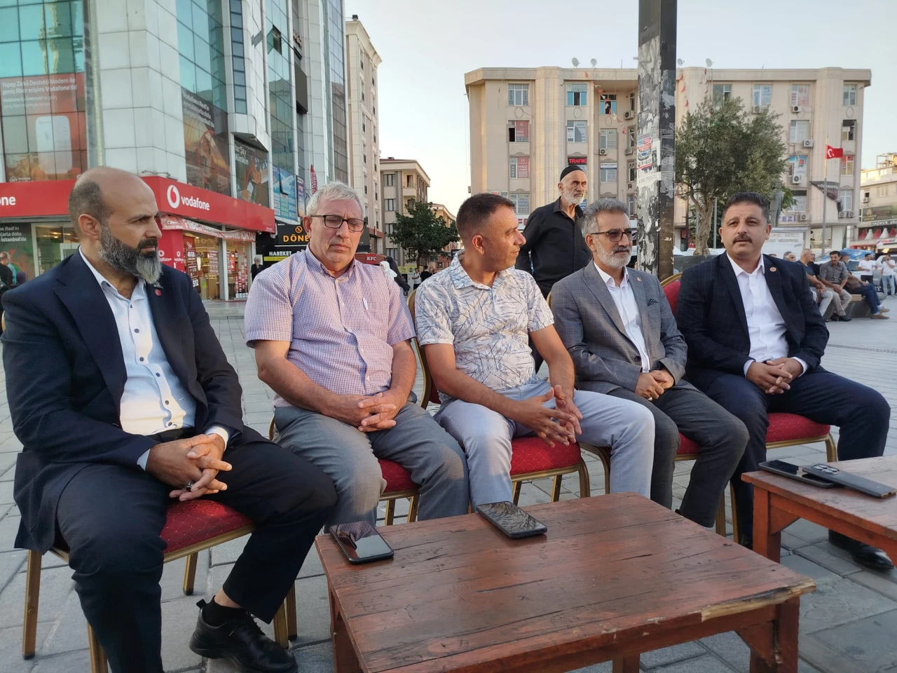 Esenyurt’ta “İlçeyi Konuşmak” buluşması: Üniversite ve baz istasyonu gündemde