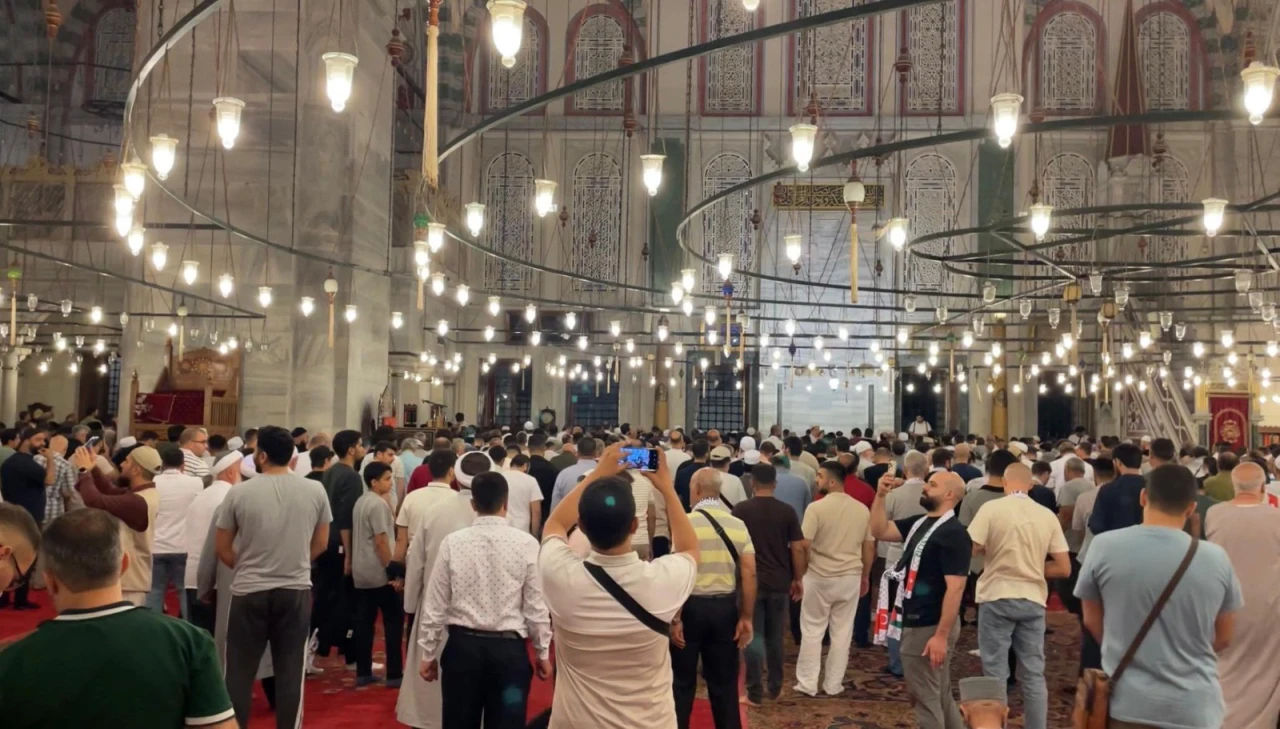 Fatih Camii'nde Gazze için dua edildi