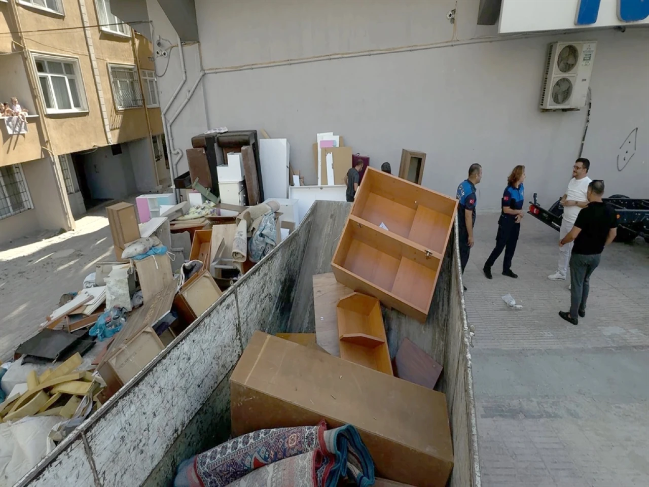 Kiracı eşyaları kullanılamaz hale getirip kaçtı