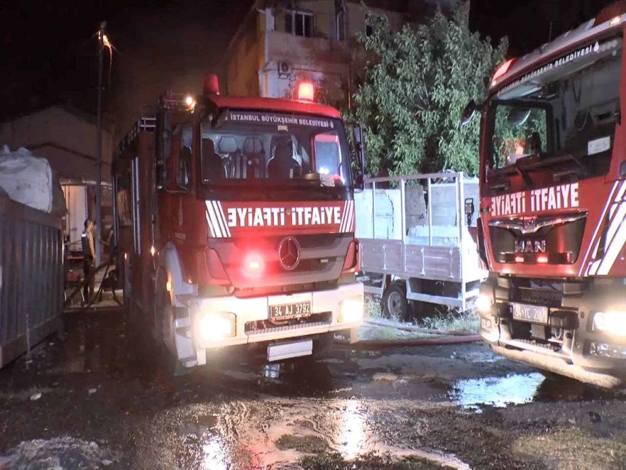 Avcılar'da çorap atölyesinde yangın