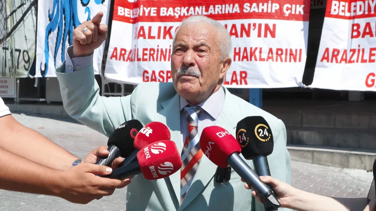 Boğazımızı sıkıyorlar!
