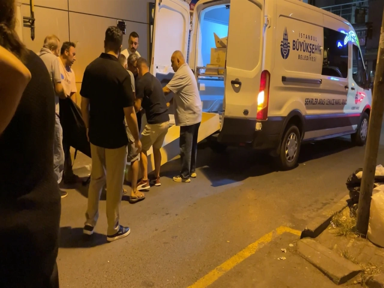 Çilingirle girdiği evde kardeşini ölü buldu!