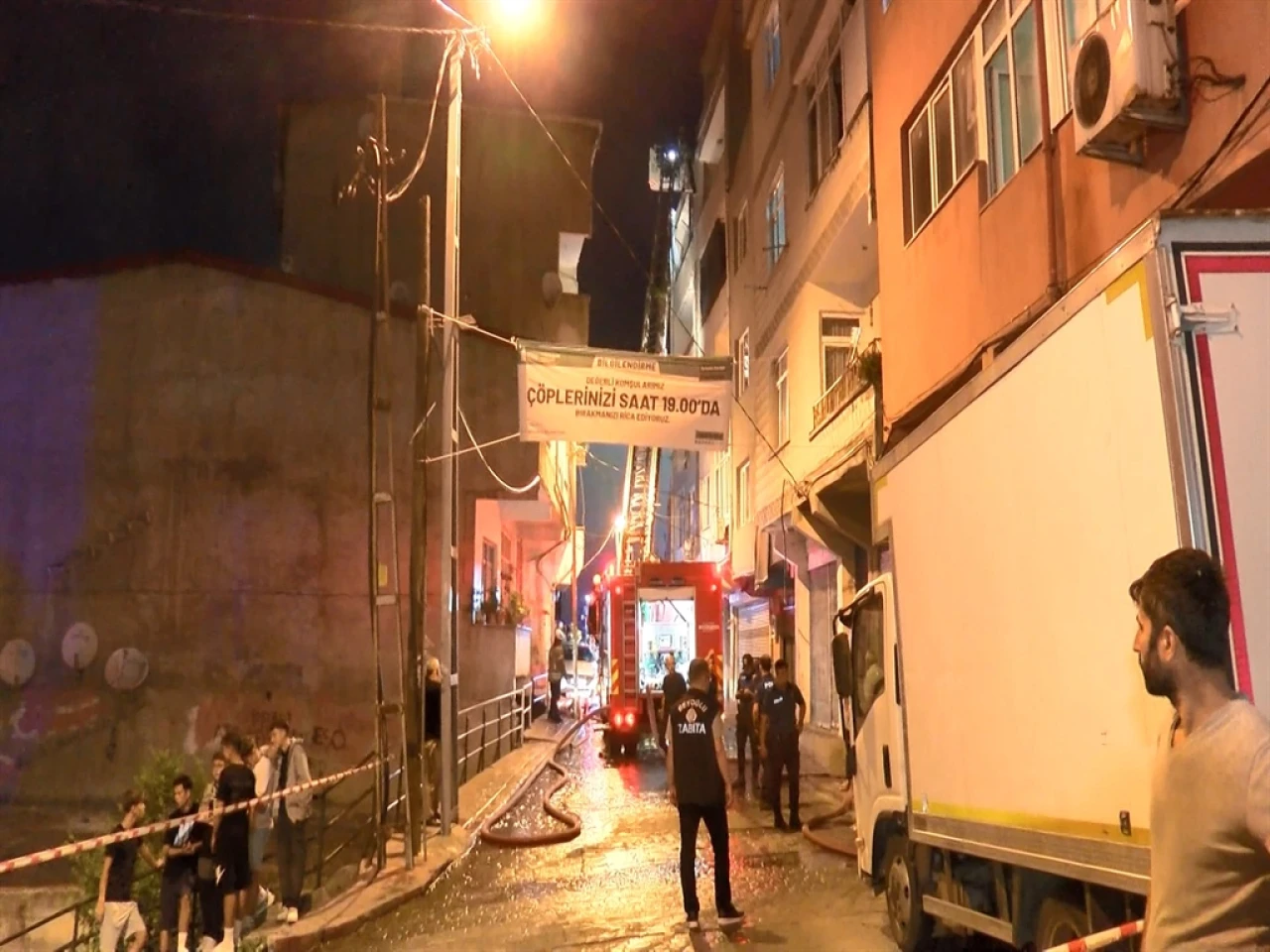 Beyoğlu'nda korkutan olay: Yangında tüp patladı