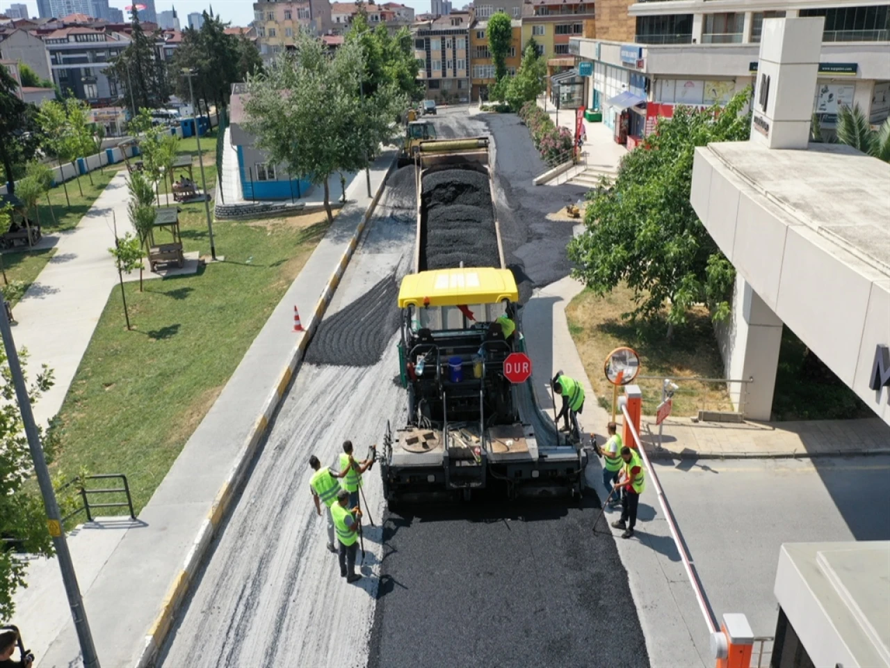 Küçükçekmece belediyesi asfalt çalışmalarına devam ediyor