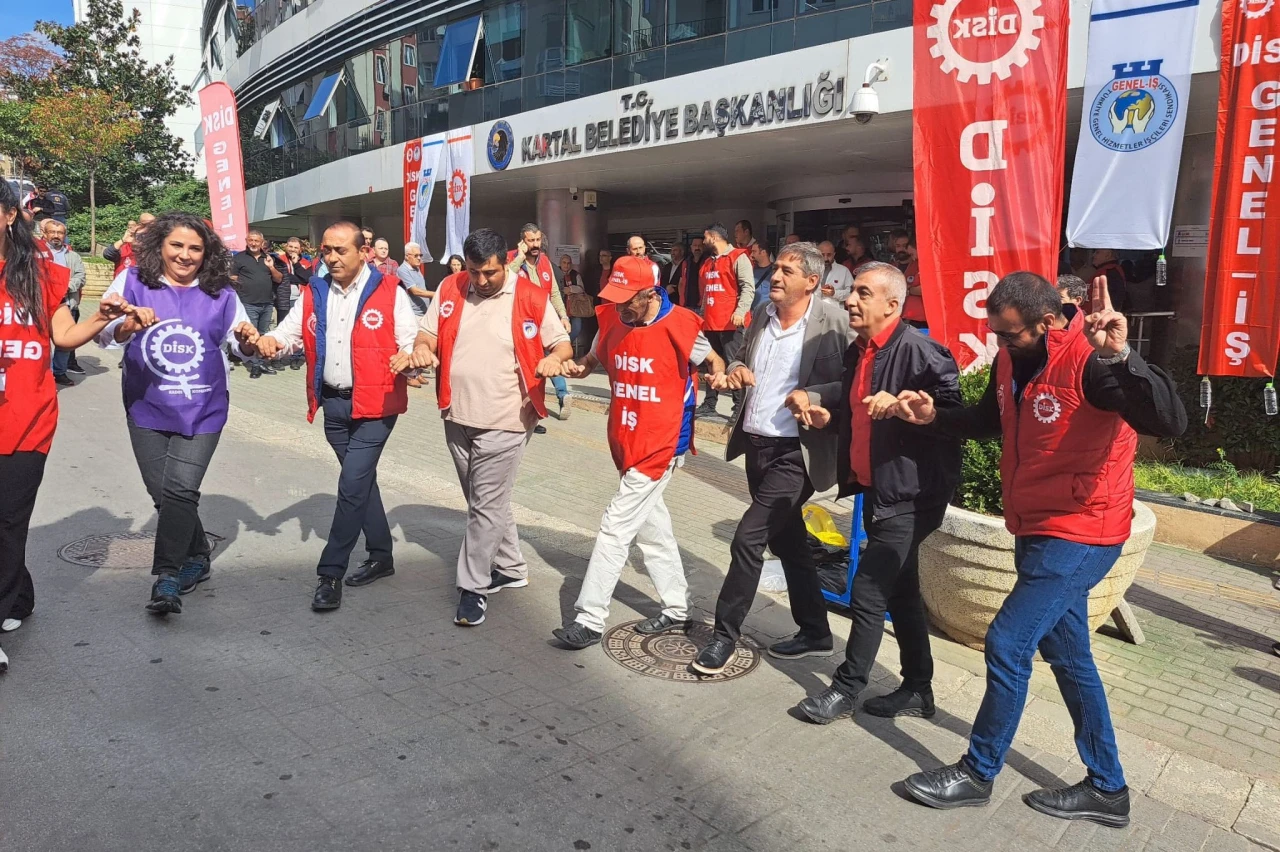 Kartal Belediyesi işçileri hakkını arıyor: yarım gün iş bıraktılar