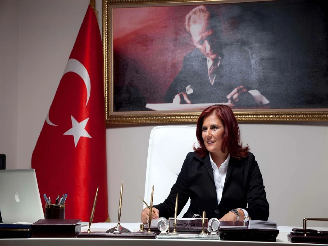 Özlem Çerçioğlu CHP'den istifa etti