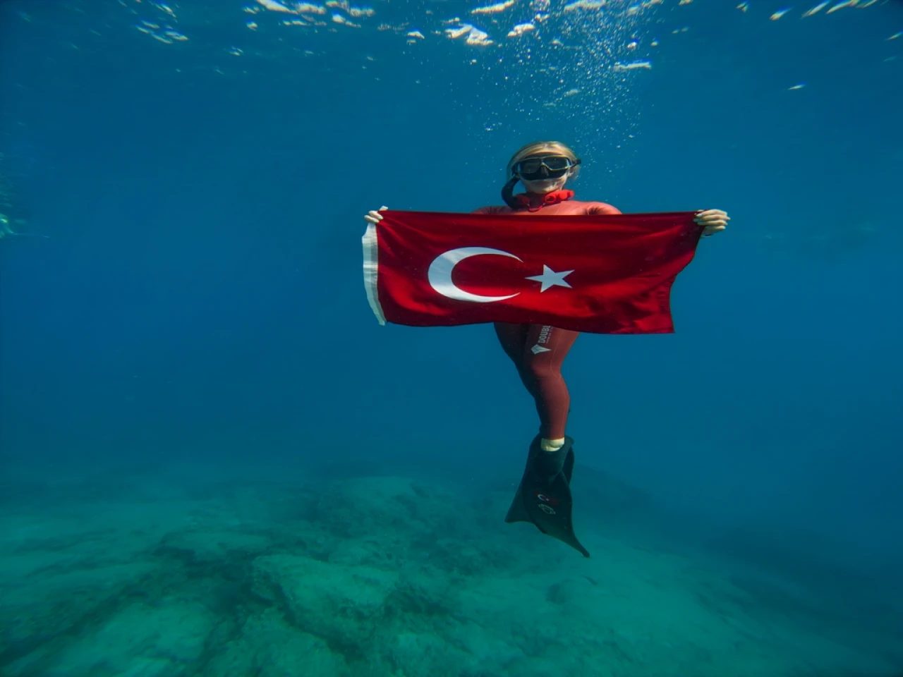 Şahika Ercümen'den zafer dalışı