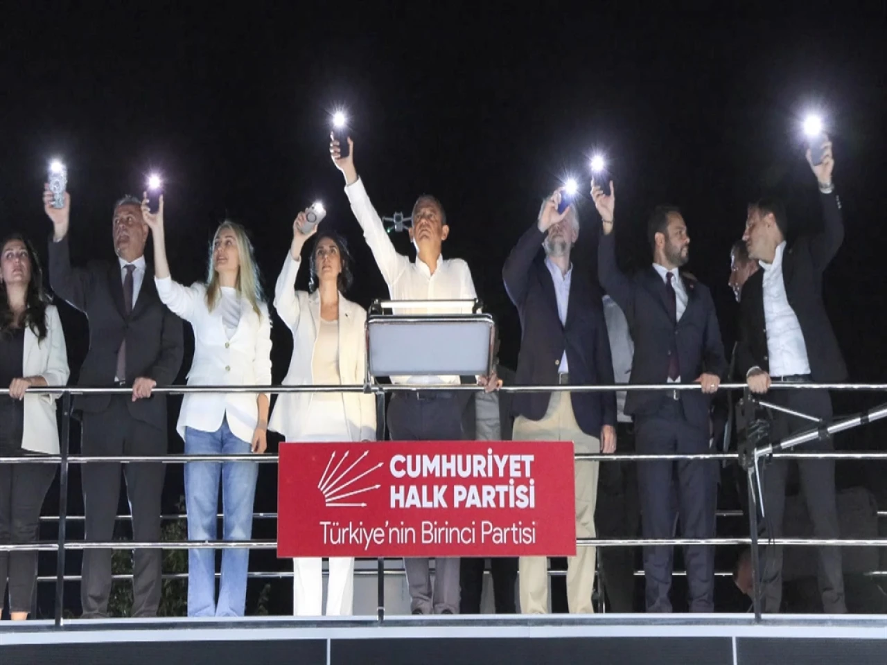 Özgür Özel Üsküdar'da konuştu: Kale siyaseti bitmiştir!