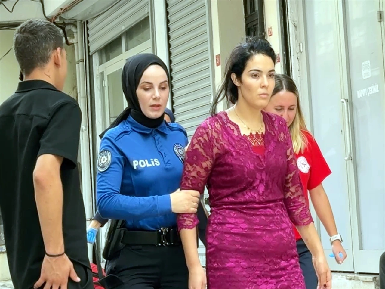 İntihar girişimi için çatı katına çıktığı sanıldı, kaçak göçmen olduğu öğrenildi