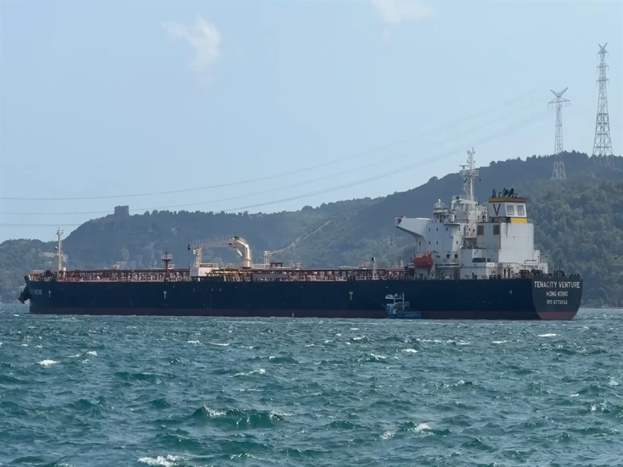 Sarıyer açıklarına demirletilen tanker havadan görüntülendi