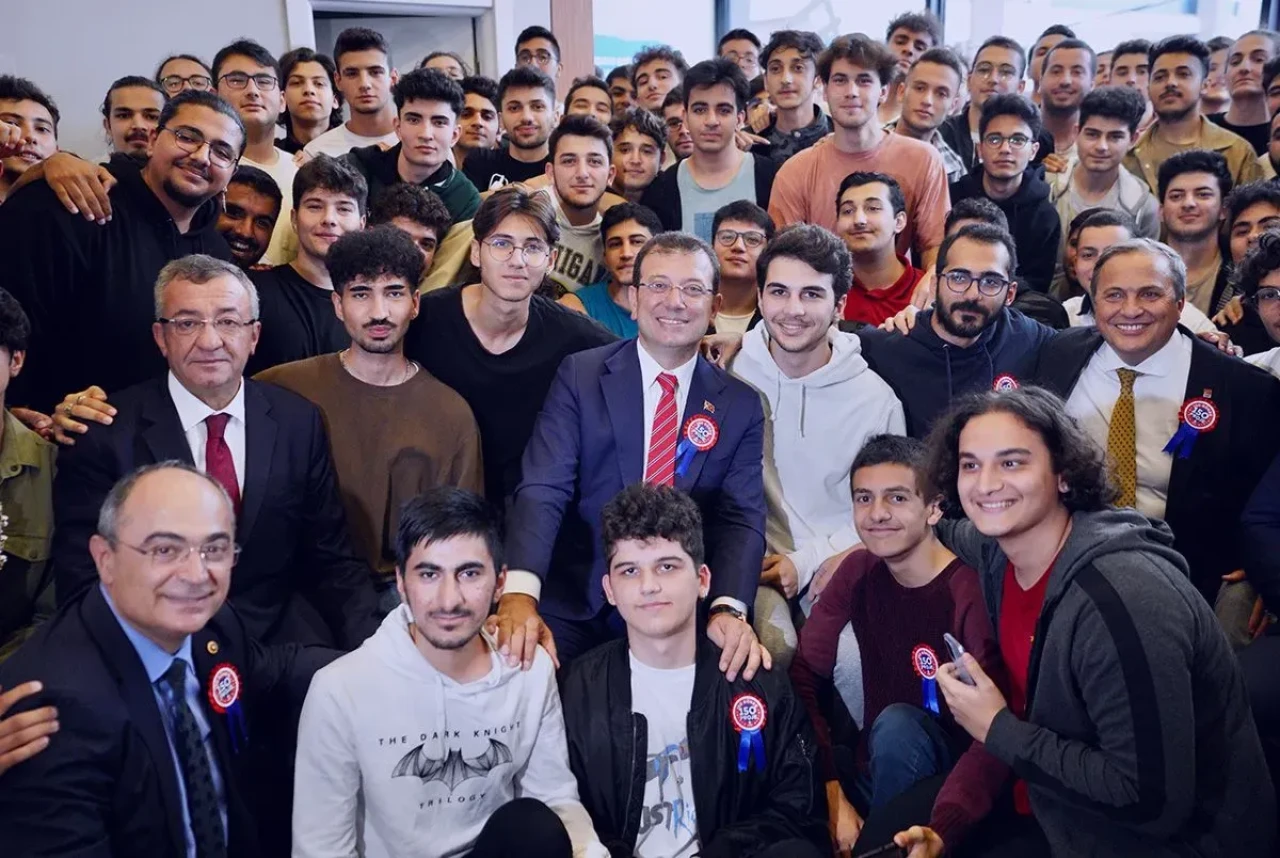 İmamoğlu'ndan öğrencilere yurt müjdesi