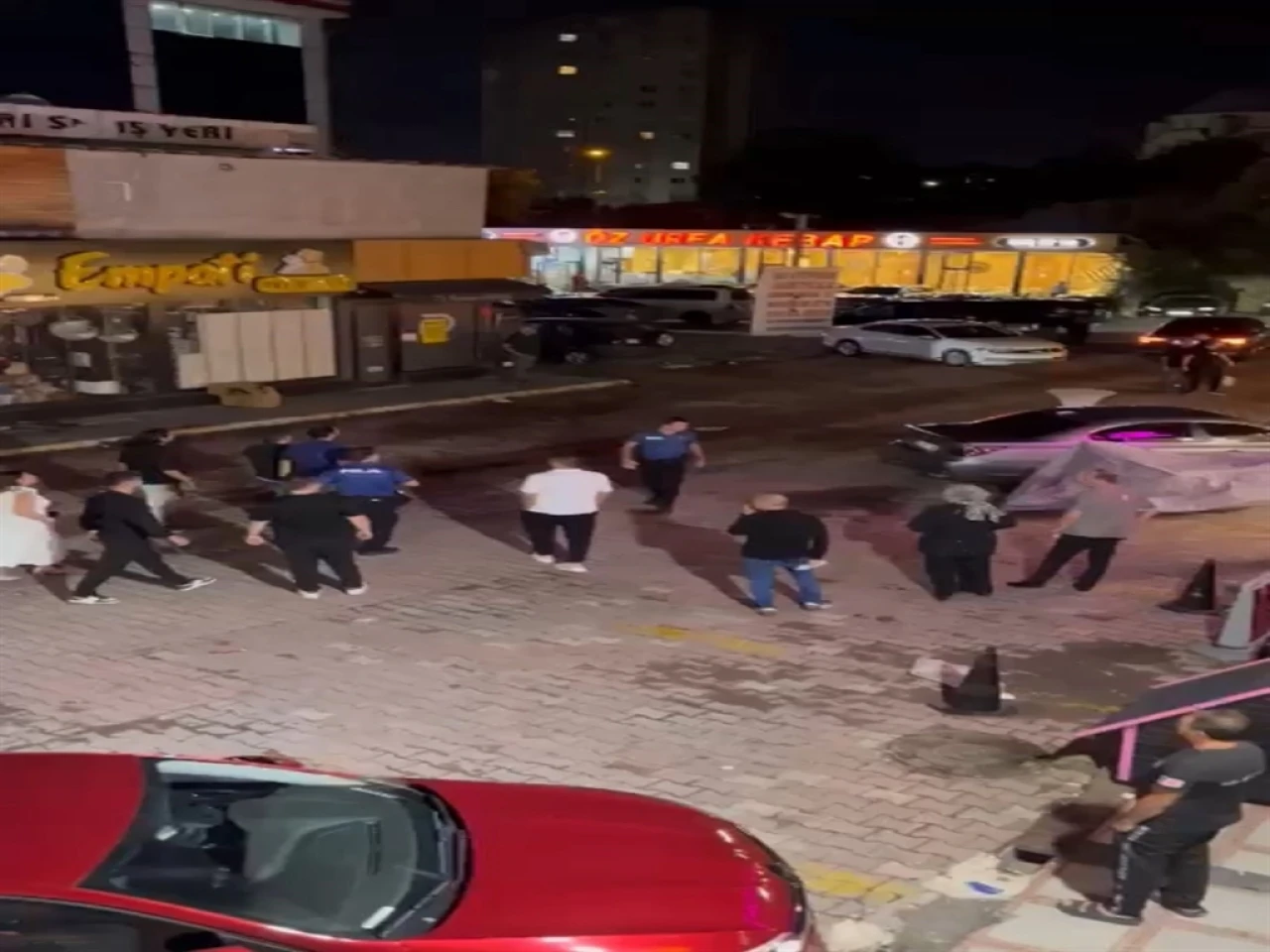 Beylikdüzü'nde alacak verecek kavgası
