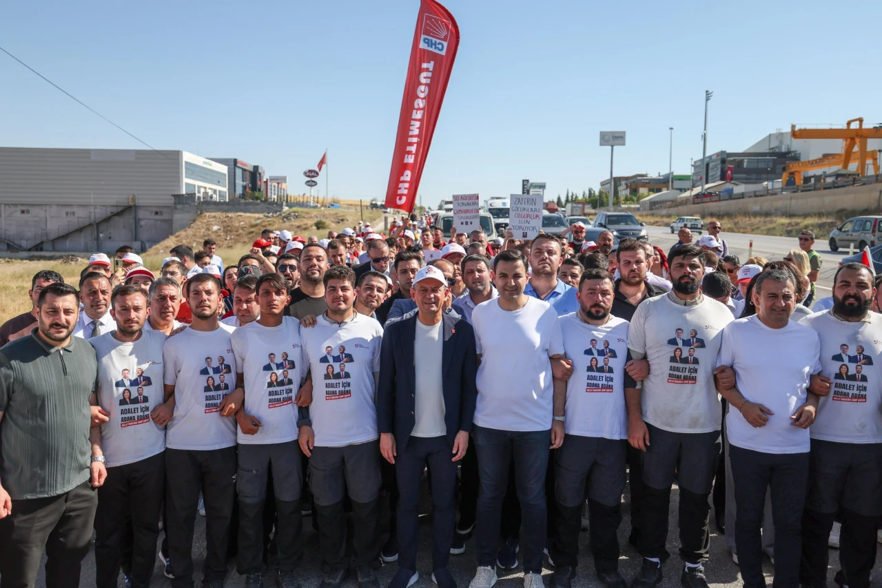 CHP'li gençler Adana'dan Silivri'ye Özgürlük Yürüyüşü'nde İstanbul'a ulaştı