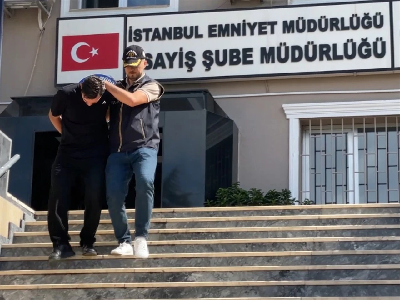 Banka görevlisiyiz diyerek 6 milyonluk vurgun yaptılar!
