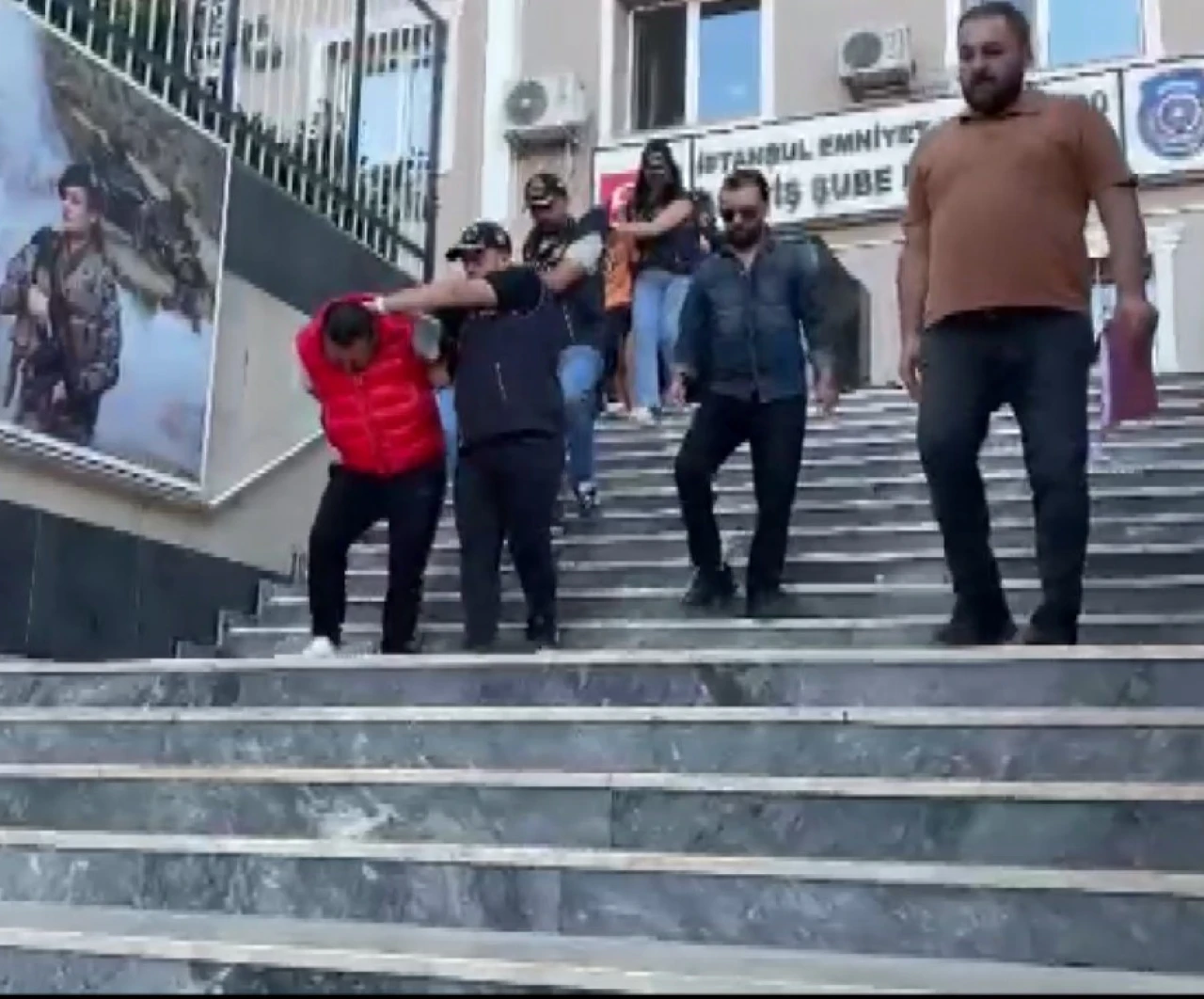 Esenyurt'ta iş insanına işkenceyle boş senet imzalatan şüpheliler yakalandı!