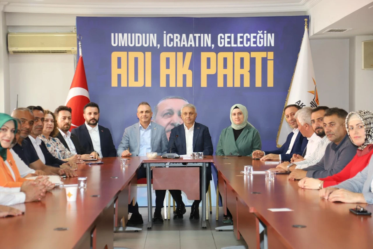 Ejder Batur'dan AK Parti Esenyurt'a ziyaret