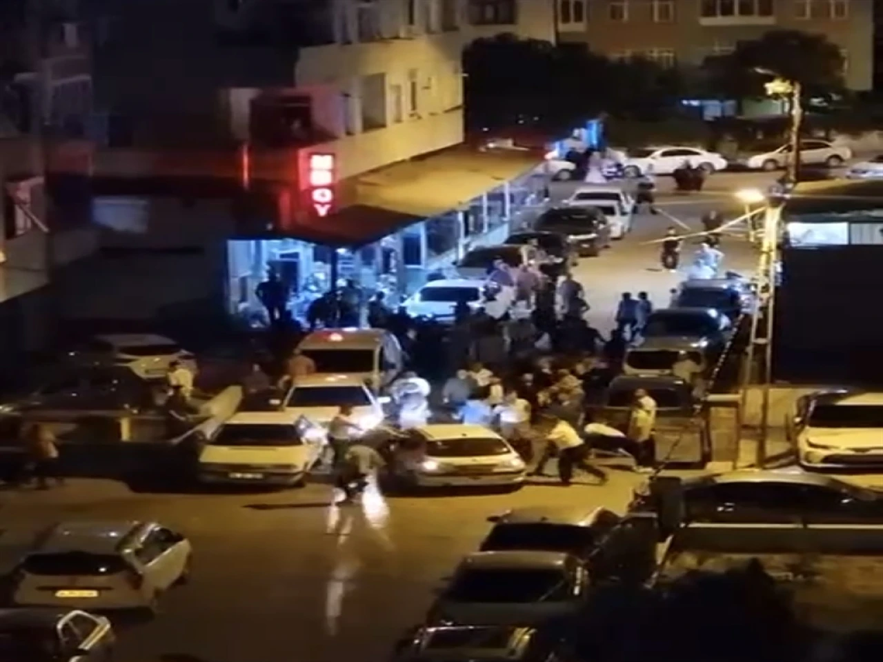 Alkollü sürücü düğün davetlilerinin arasına daldı: 2 yaralı