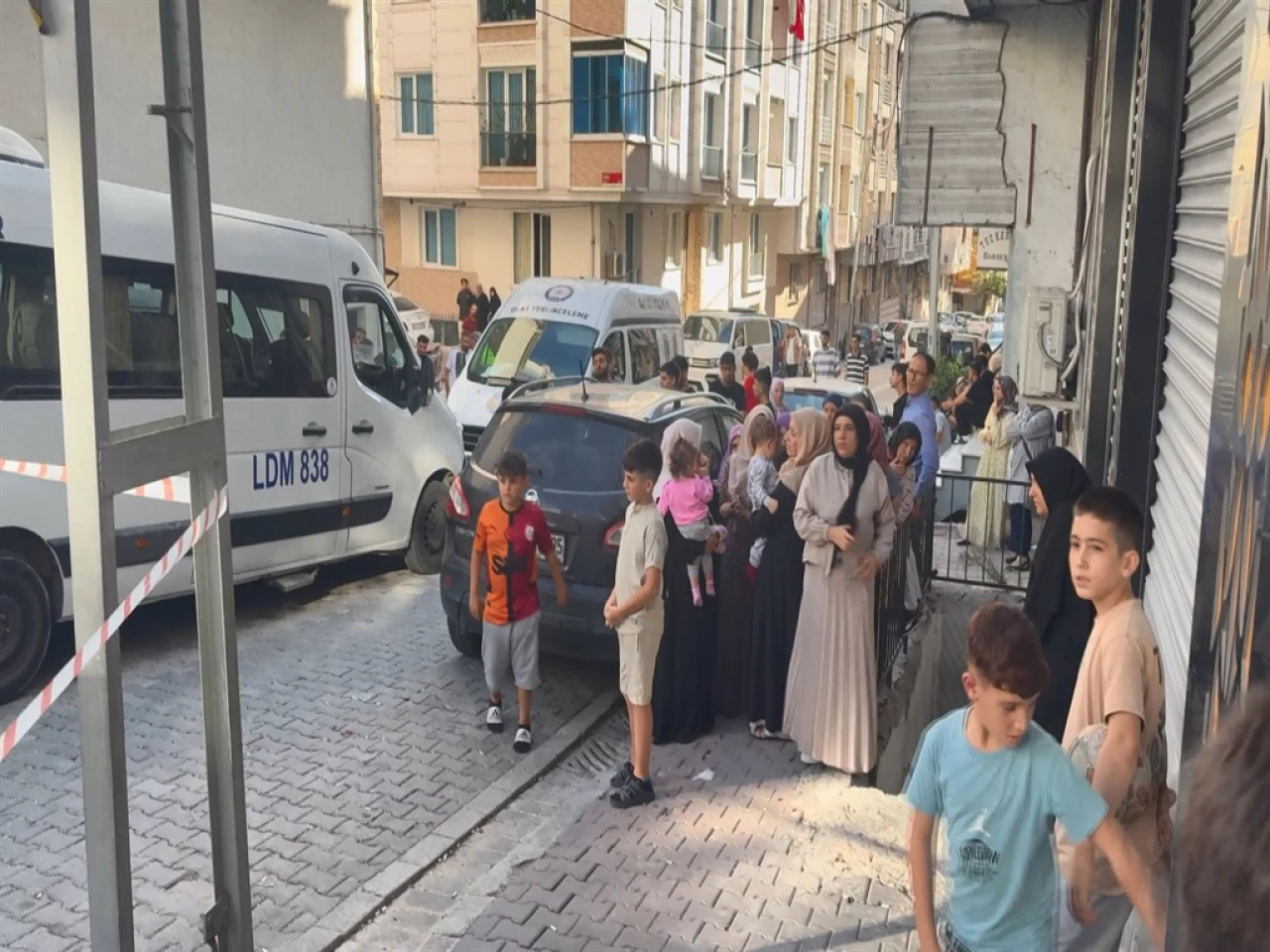 Servis minibüsü anne ile bebeğine çarptı: Bebek hayatını kaybetti!
