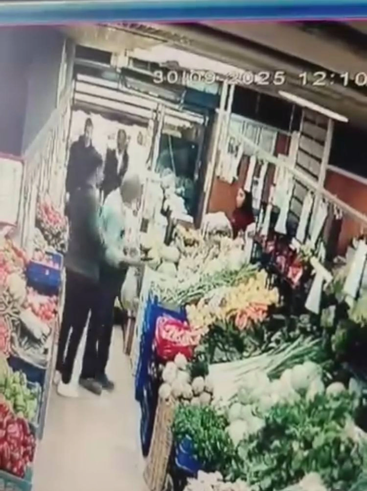 Küçükçekmece’de alışveriş yapan kadına yumruklu saldırı!