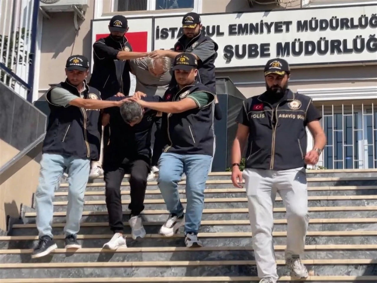 İstanbul'da fuhuş operasyonu: 8 kadın kurtarıldı