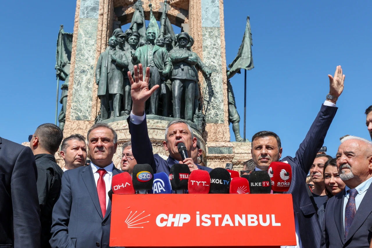 Çelik'e destek Tekin'e tepki!