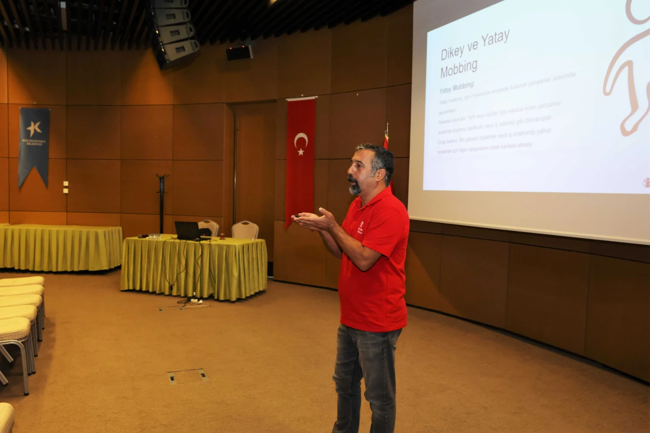 Küçükçekmece Belediyesi'nden 'mobbing eğitimi'