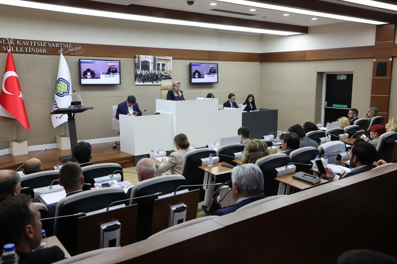 Belediye meclisi toplantısına damga vuran sözler: Bakırköy'ü peşkeş çekmeyin!