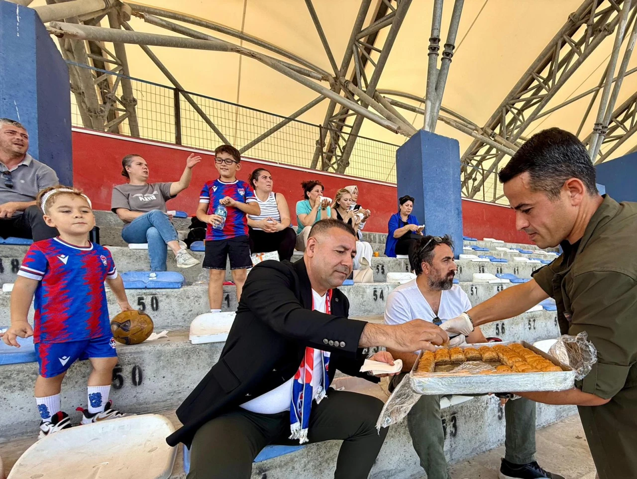 Silivrispor'un genç takımına Murat Yıldız'dan tatlı destek