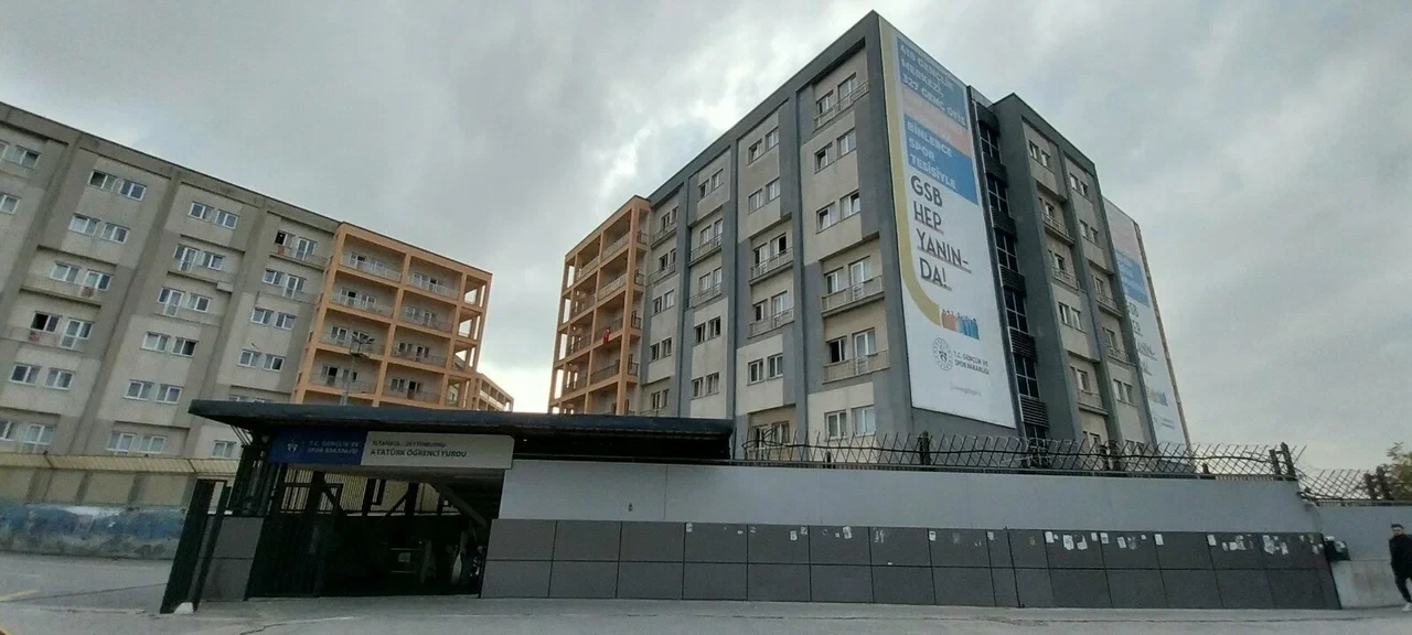 Kız yurdunda sapık var!