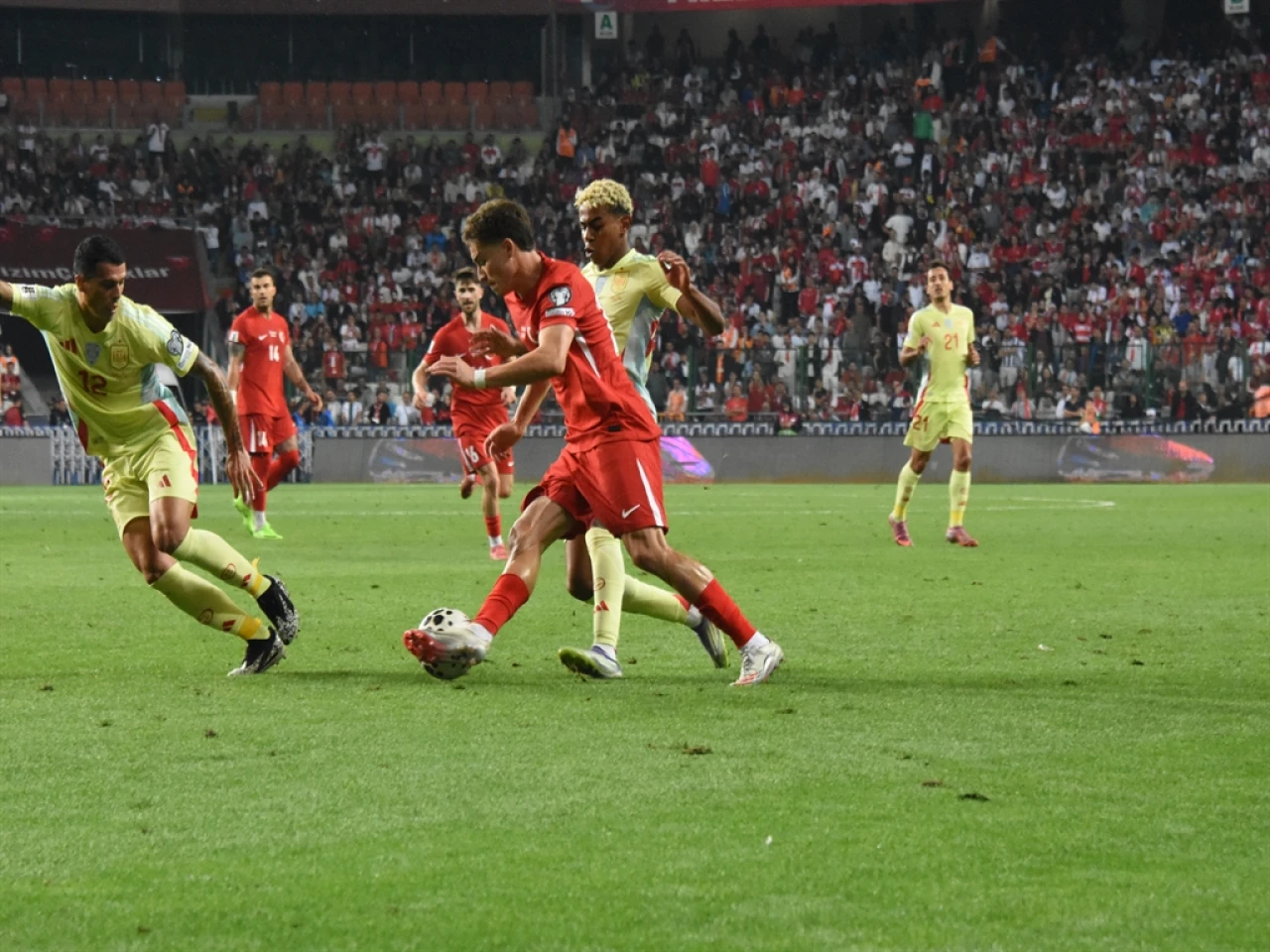 A milli futbol takımı İspanya karşısında 6-0 mağlup oldu