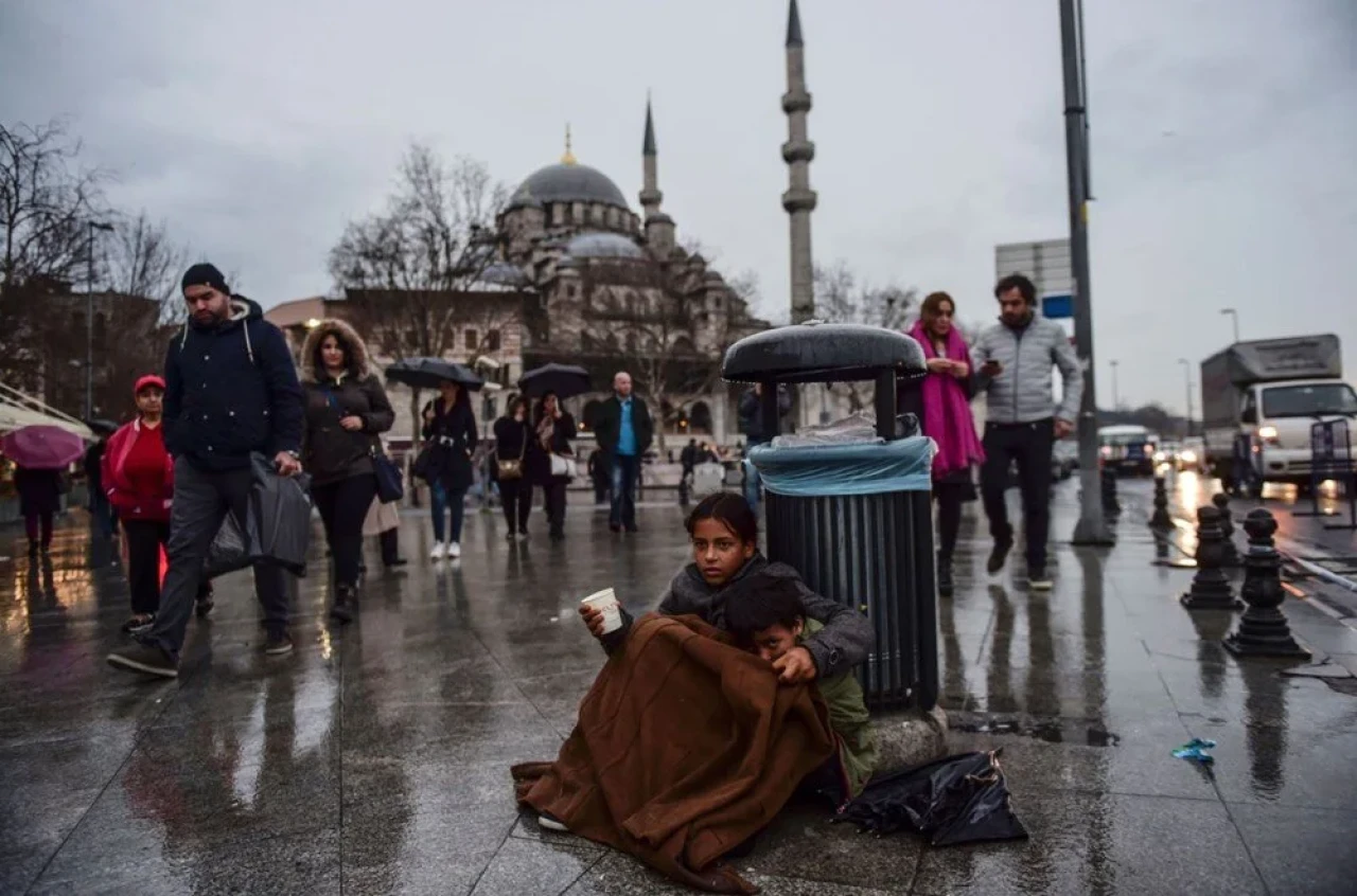 Dört kişilik bir ailenin açlık sınırı 26 bin, yoksulluk sınırı 90 bin!