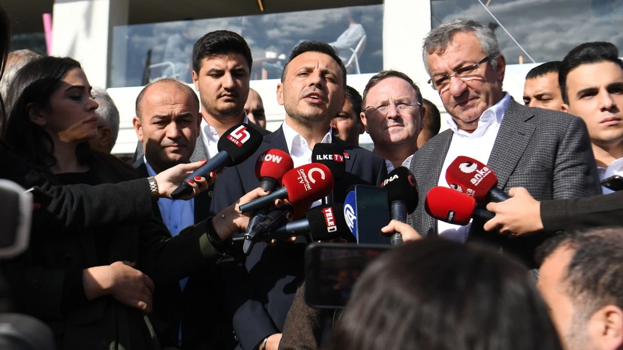 Özgür Çelik: Vali telefonlarını açmıyor!