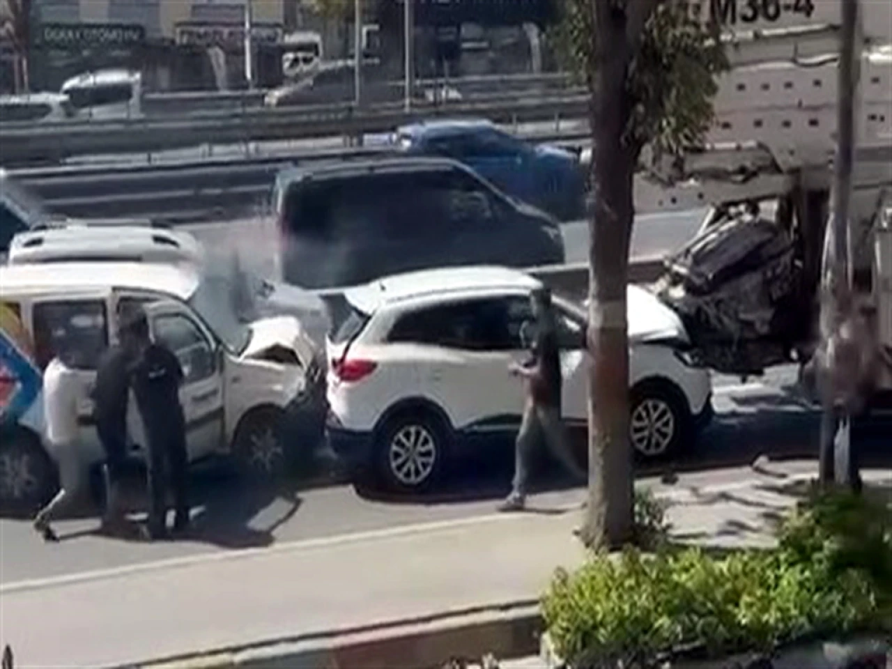 Avcılar'da zincirleme kaza korkuttu
