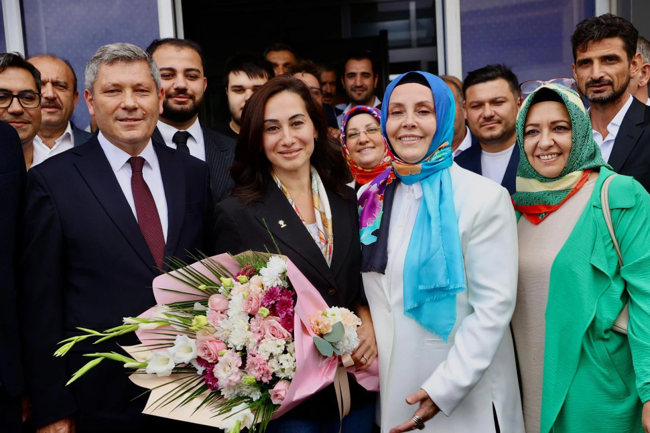 CHP Beykoz İlçe Gençlik Kolları Başkanı, Özlem Gürzel'in şikayetiyle gözaltında!