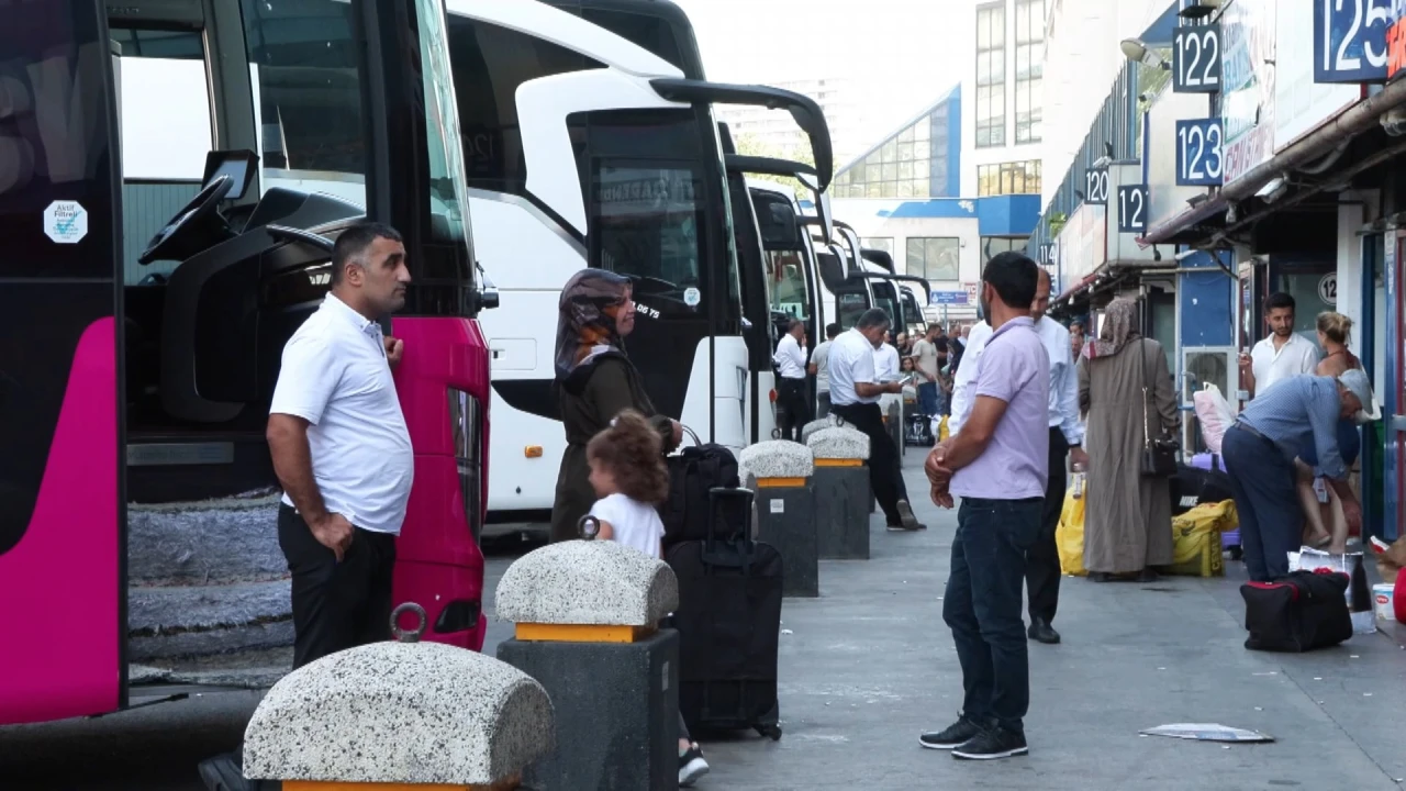 Esenler otogarında insan seli