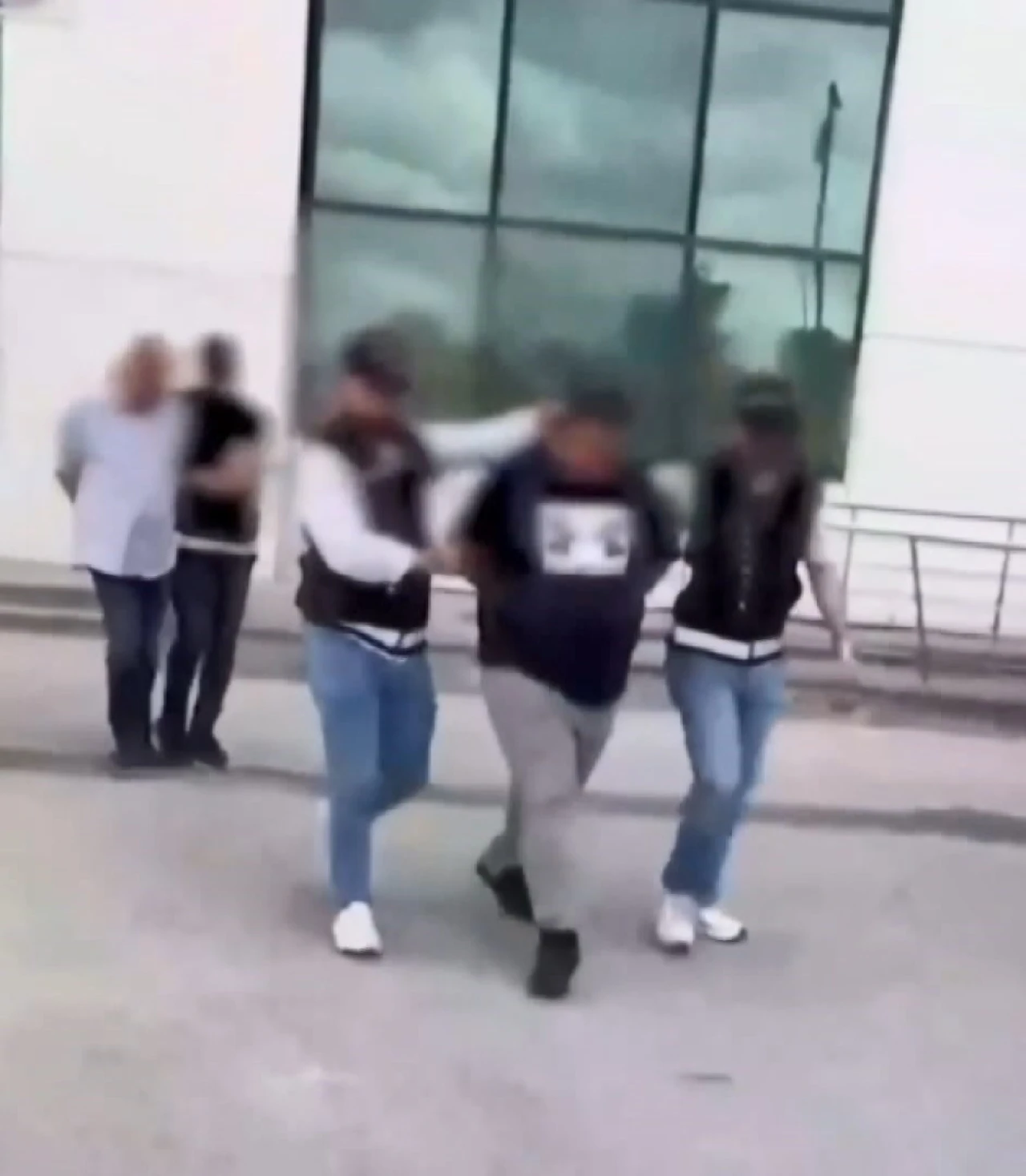 Zehir tacirlerine darbe: 11 gözaltı