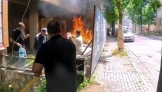 Avcılar’da yangına kepçeli müdahale