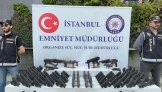 İstanbul'da suç çetelerine yönelik operasyonda ele geçen silahlar sergilendi