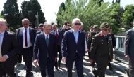 İstanbul Valisi Davut Gül, Edirnekapı Şehitliği'ni ziyaret etti