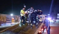 Hızını alamadı polislere çarptı