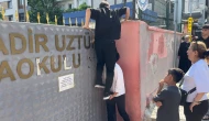 Sınava geç kalınca demirlerden atladı