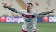 Süper Lig ekibi, Sivasspor'un yıldızı Rey Manaj'ı transfer gündemine aldı