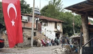 4 ile şehit ateşi düştü! Şehit evlerine Türk bayrakları asıldı