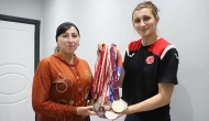 Başarı geldi ön yargı bitti