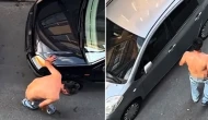 Satırla arabalara saldırdı