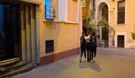 Gece kulübünde kıskandığı kadını ve kendi sevgilisini bıçakladı