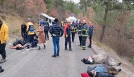 Senegalli öğrencileri taşıyan minibüs, alt yola uçtu: 17 yaralı