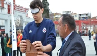 Görme engellilerin yaşadığı zorluklara dikkat çekmek için ‘Empati Parkuru' kuruldu