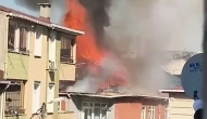 SULTANBEYLİ’de 3 katlı binanın çatısında yangın çıktı